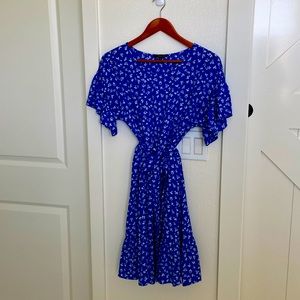 Flutter-sleeve dress in blue floral print with tie-waist. Size small.